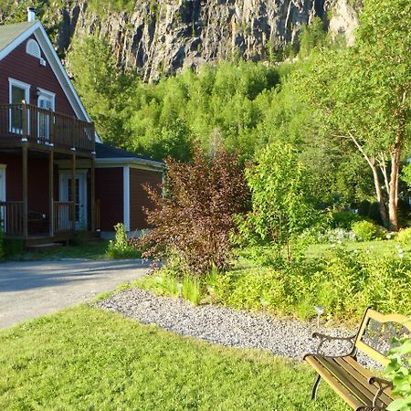 B&B Les Deux Pignons Petit-Saguenay Buitenkant foto