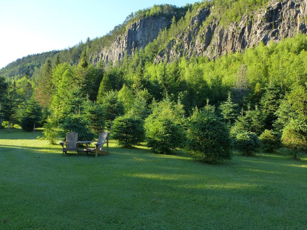B&B Les Deux Pignons Petit-Saguenay Buitenkant foto