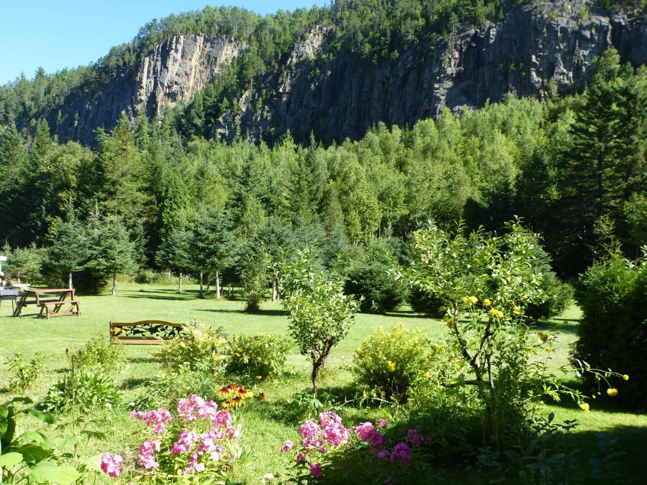 B&B Les Deux Pignons Petit-Saguenay Buitenkant foto